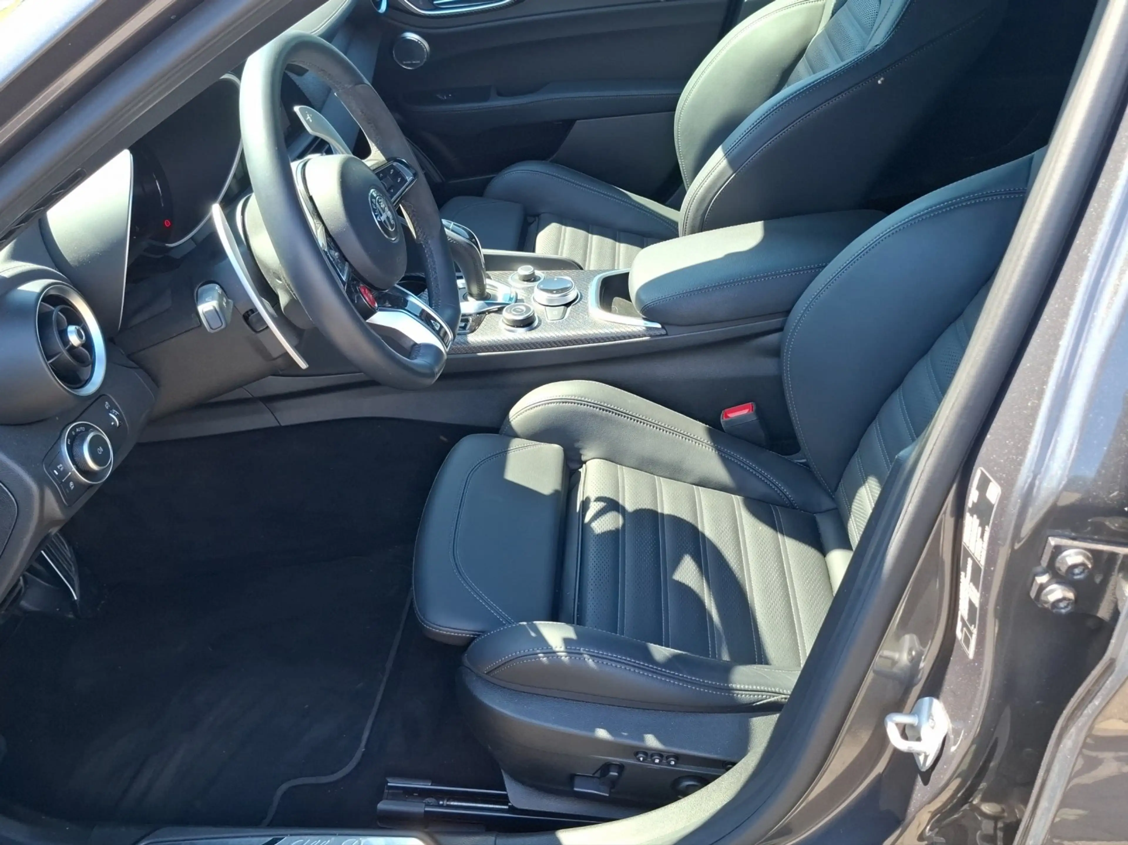 Alfa Romeo Giulia Quadrifoglio 2.9 V6 Bi-Turbo Kam.+KeyLess — photo 10