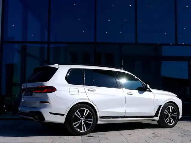 BMW X7 40d M Sport Pro – Sky Lounge – Individual Merino Ansicht 6