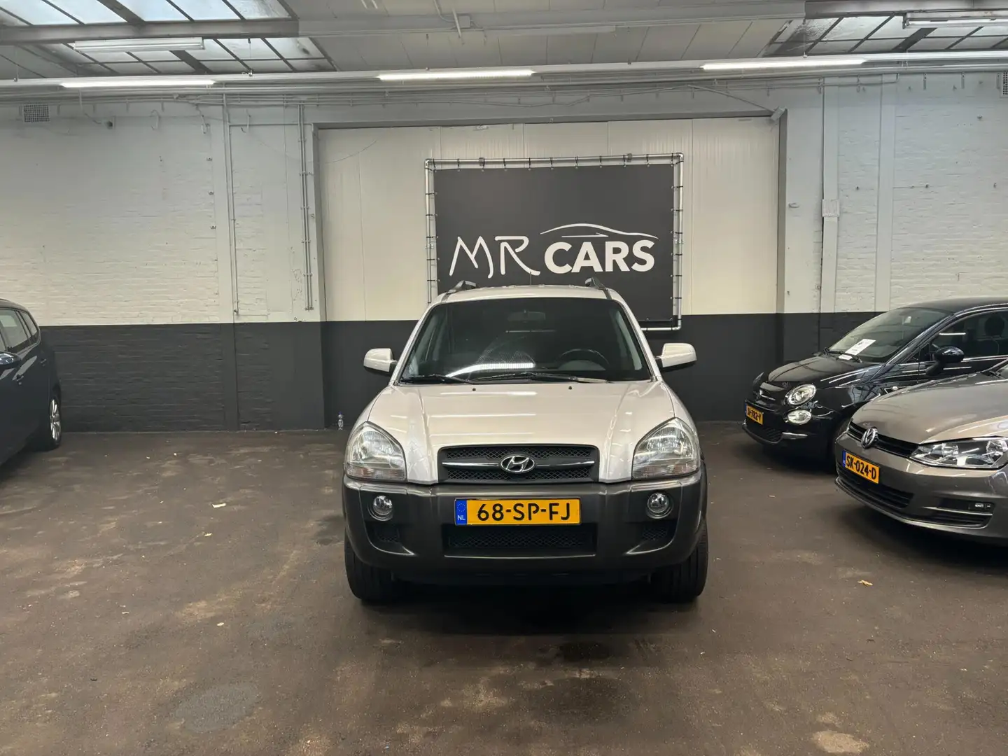 Hyundai TUCSON 2.0i Dynamic airco Grijs - 1