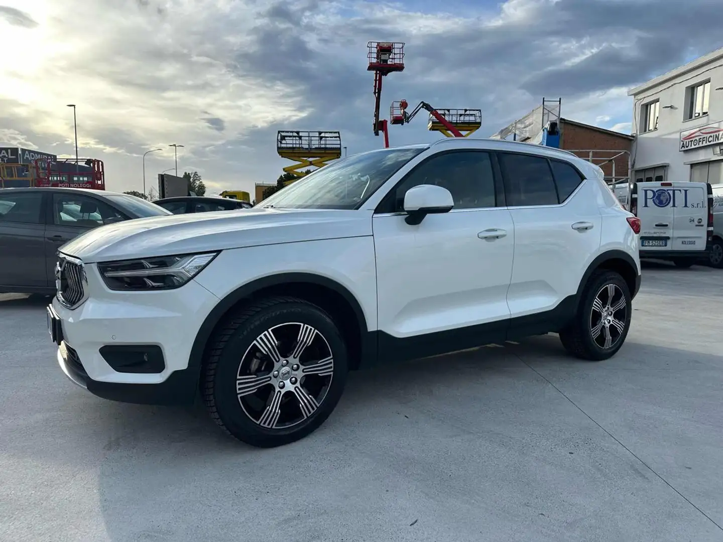 Volvo XC40 T3 Inscription Bianco - 1