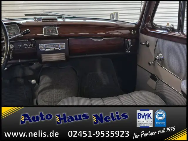 Mercedes-Benz 220 view 14