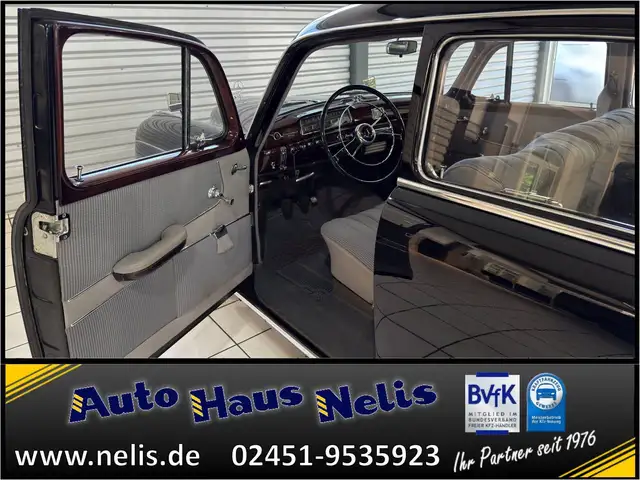 Mercedes-Benz 220 view 5