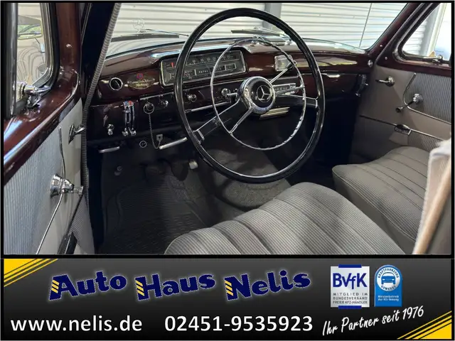 Mercedes-Benz 220 view 9