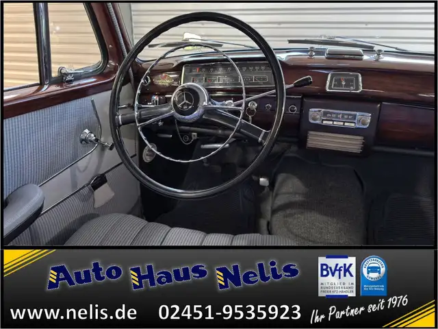 Mercedes-Benz 220 view 10