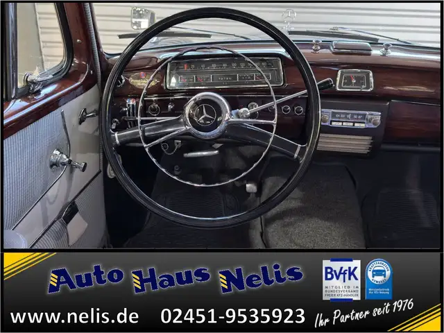 Mercedes-Benz 220 view 11