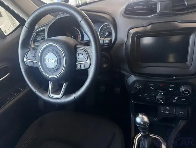 Jeep Renegade view 13
