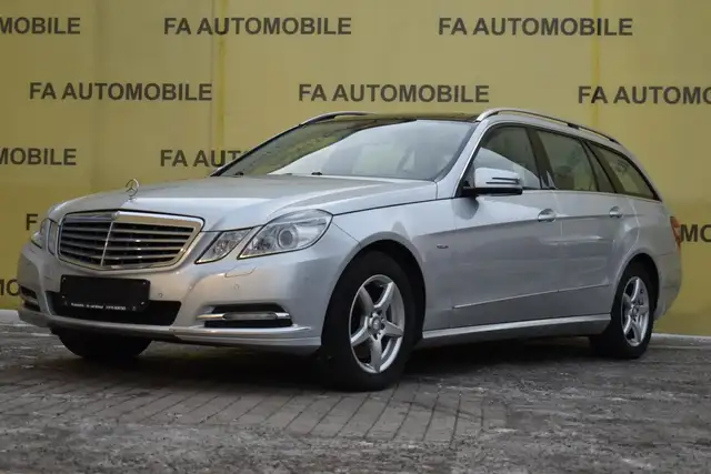 Mercedes-Benz E 250 CGI T-Modell/LEDER/PANORAMA/COMAND/SHZ/PDC