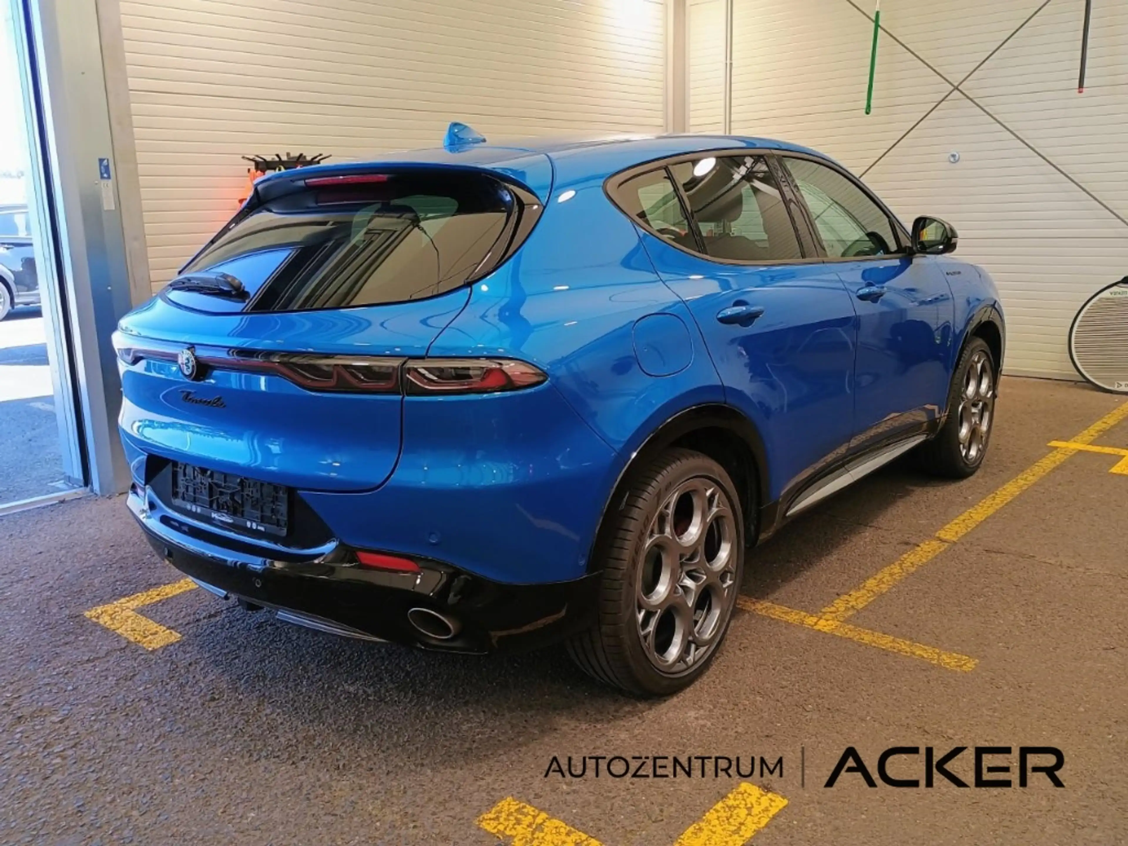 Alfa Romeo Tonale Edizione Speciale PHEV AWD 360Kam -46%* — photo 11