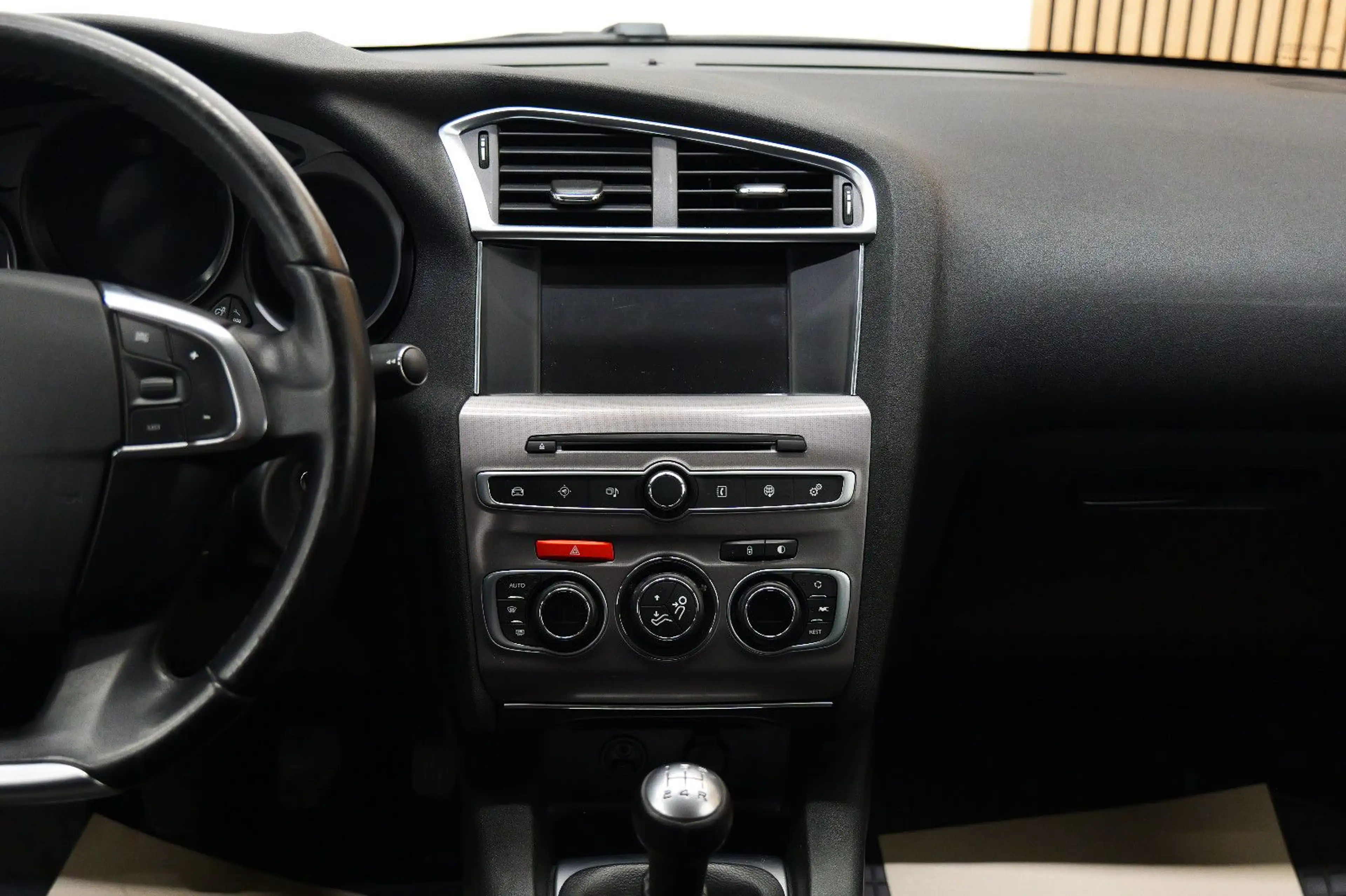 Citroen C4 1.2 PureTech Lim. LED/PDC/TEMP/SHZ+TÜV 08.27 — photo 14