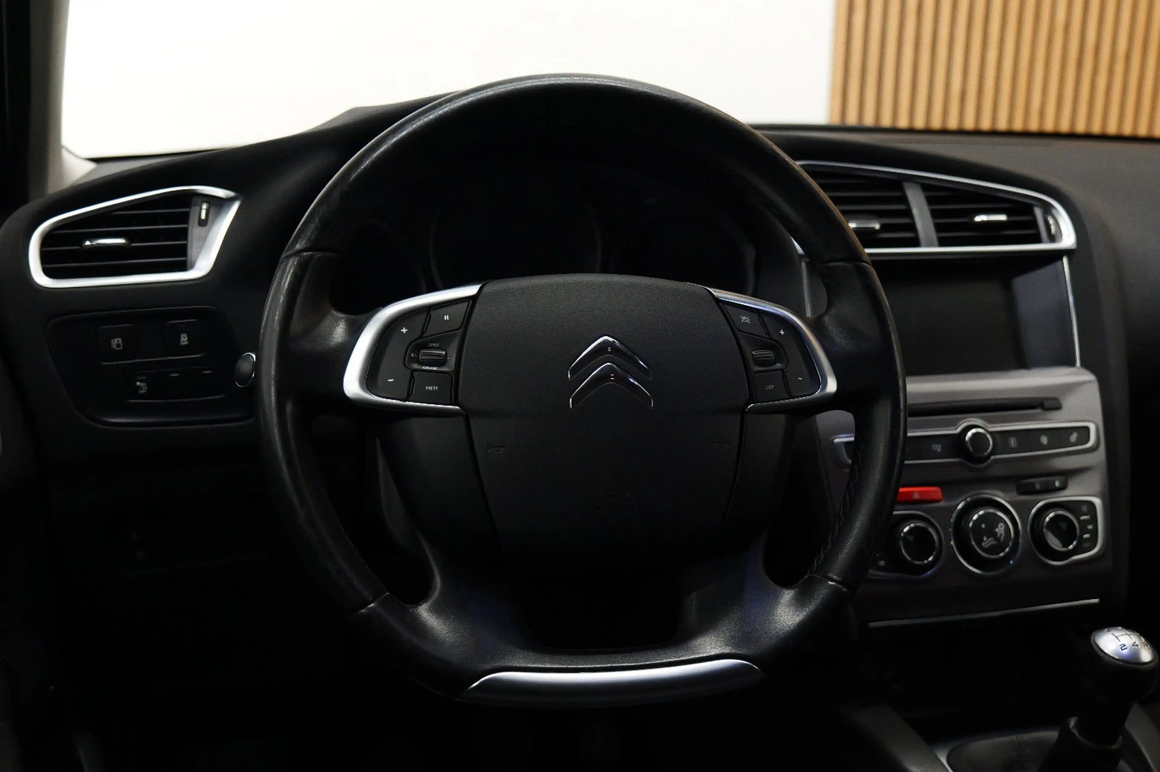 Citroen C4 1.2 PureTech Lim. LED/PDC/TEMP/SHZ+TÜV 08.27 — photo 12