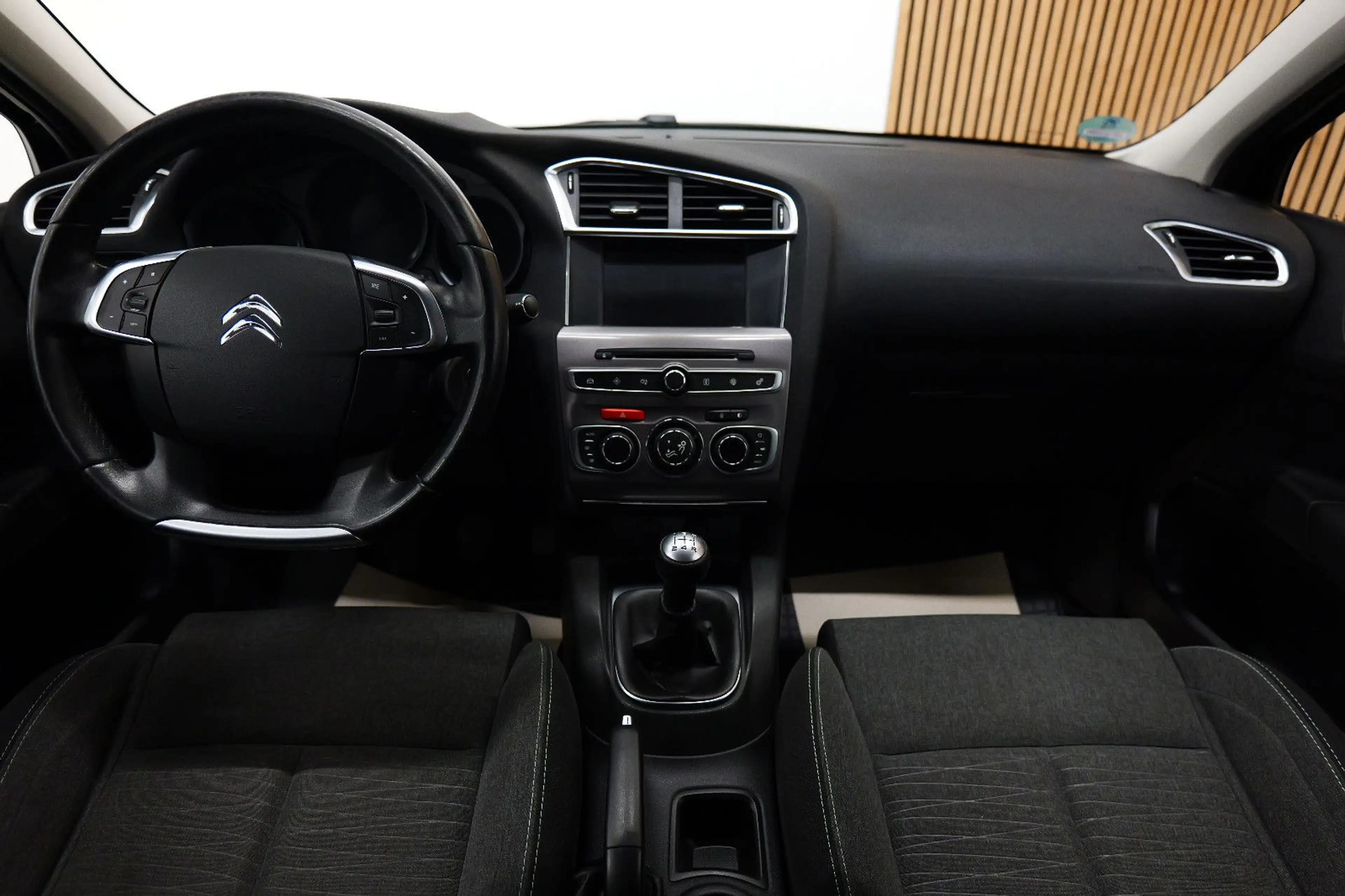 Citroen C4 1.2 PureTech Lim. LED/PDC/TEMP/SHZ+TÜV 08.27 — photo 13