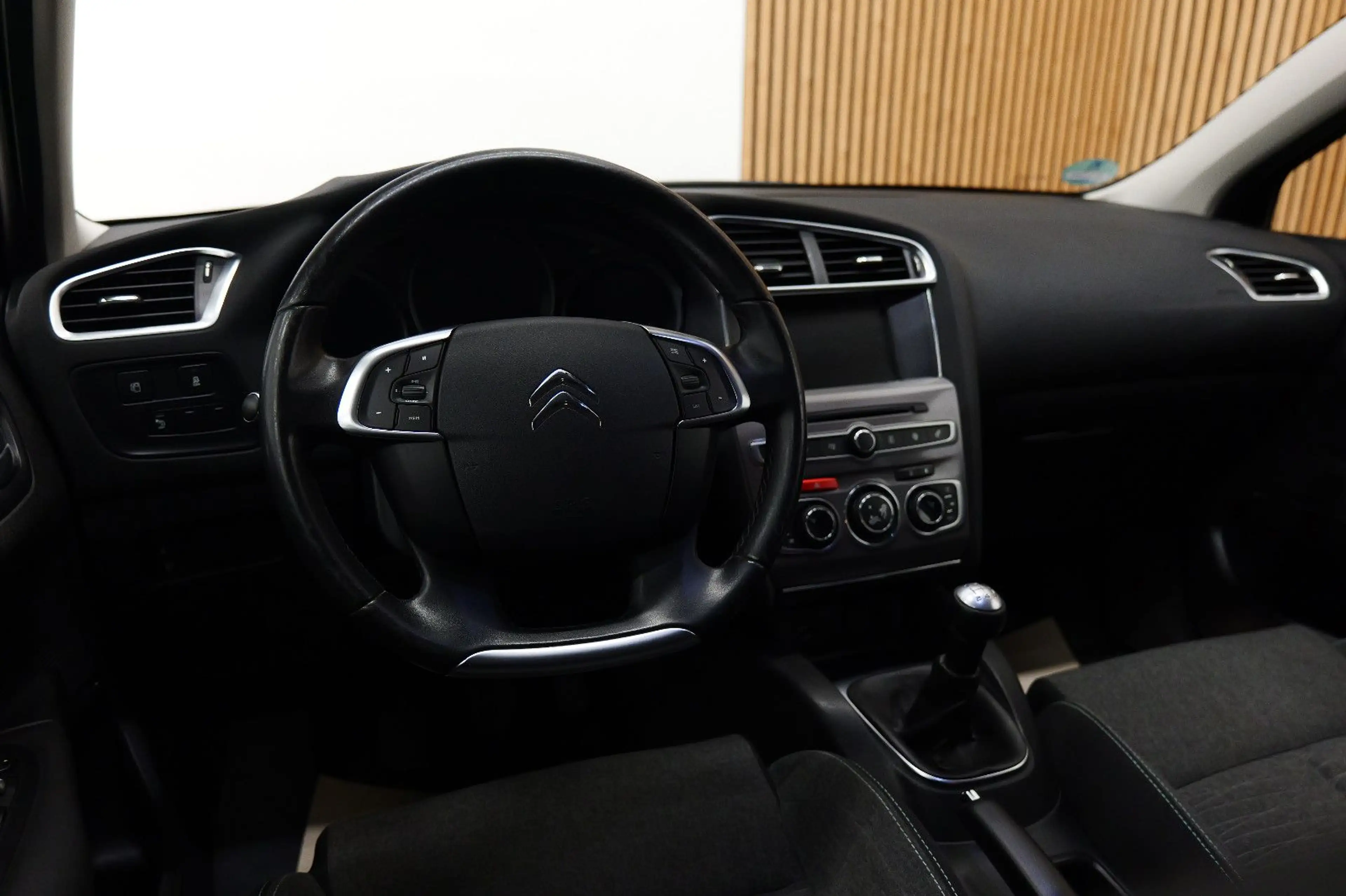 Citroen C4 1.2 PureTech Lim. LED/PDC/TEMP/SHZ+TÜV 08.27 — photo 11