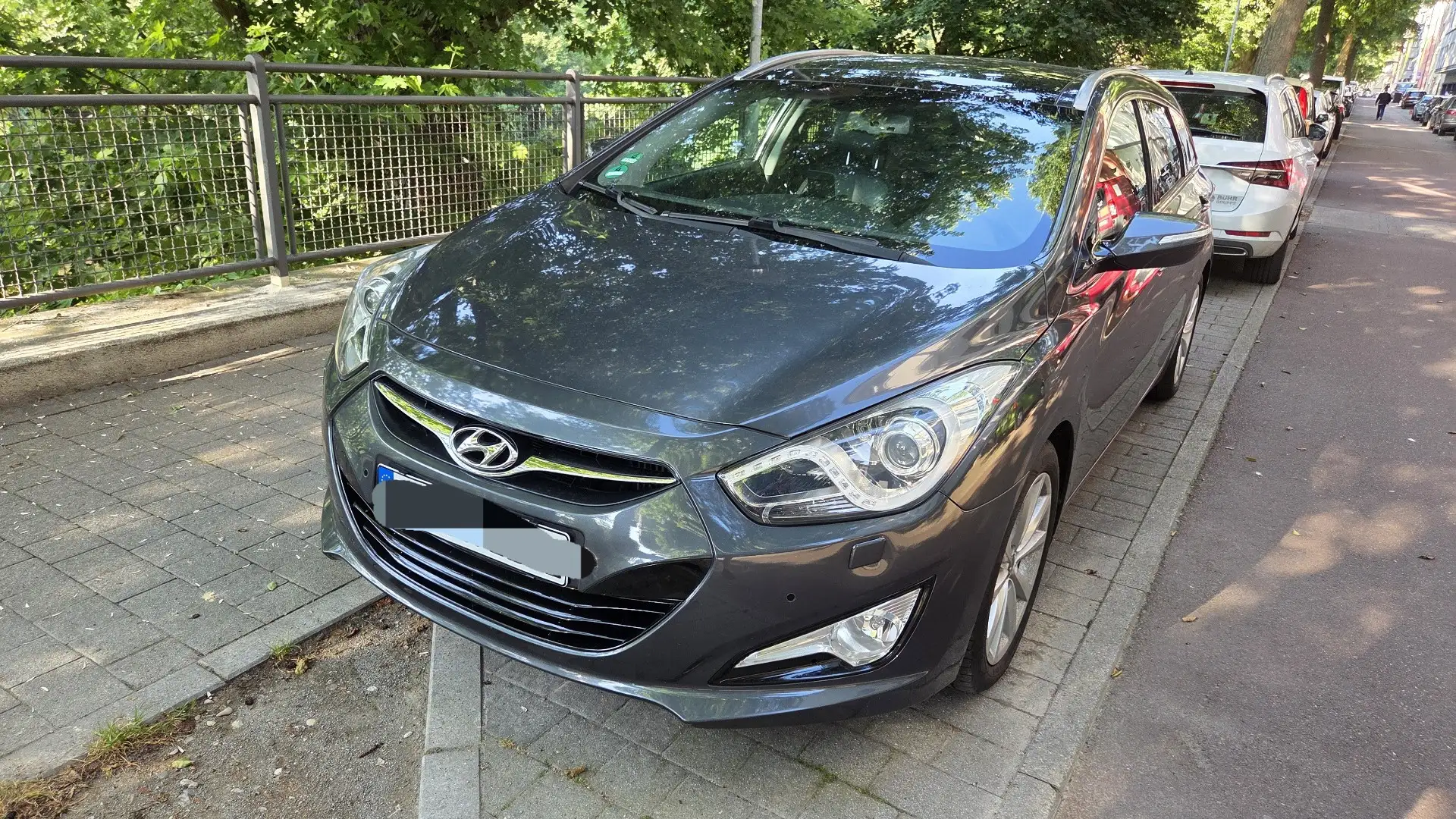Hyundai i40 1.7 CRDi Automatik Premium Grau - 1