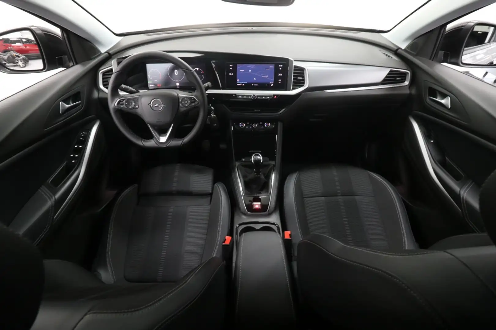 Opel Grandland 1.2 Turbo Elegance Grijs - 2