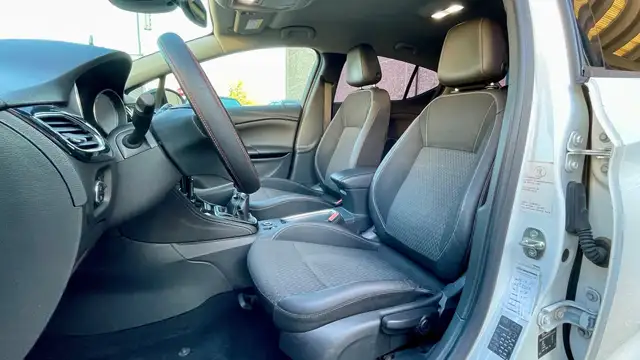 Opel Astra view 9