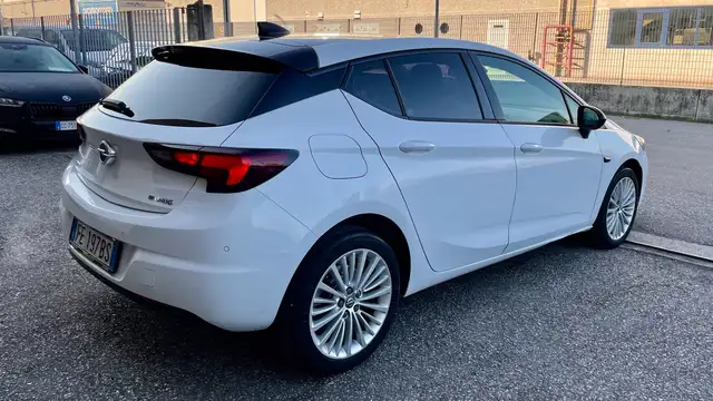 Opel Astra view 7