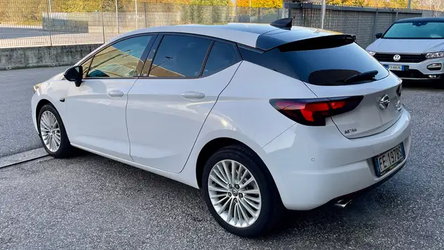 Opel Astra view 5