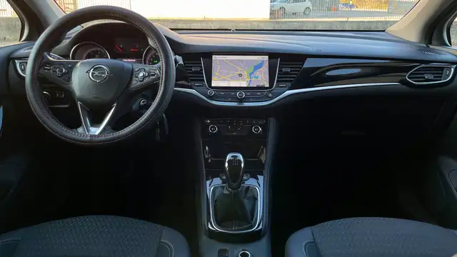 Opel Astra view 8