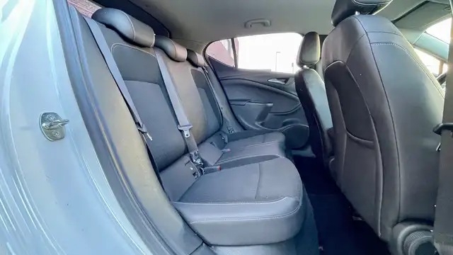 Opel Astra view 11