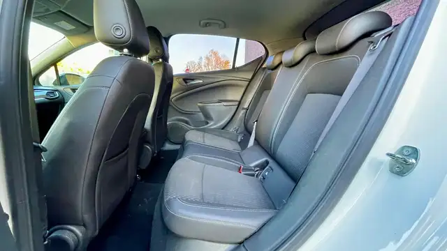 Opel Astra view 10