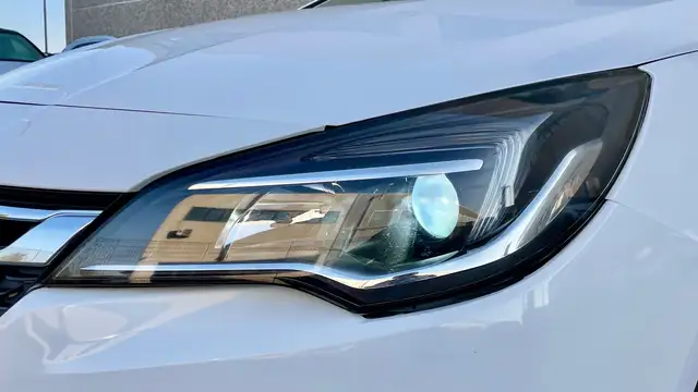 Opel Astra view 4