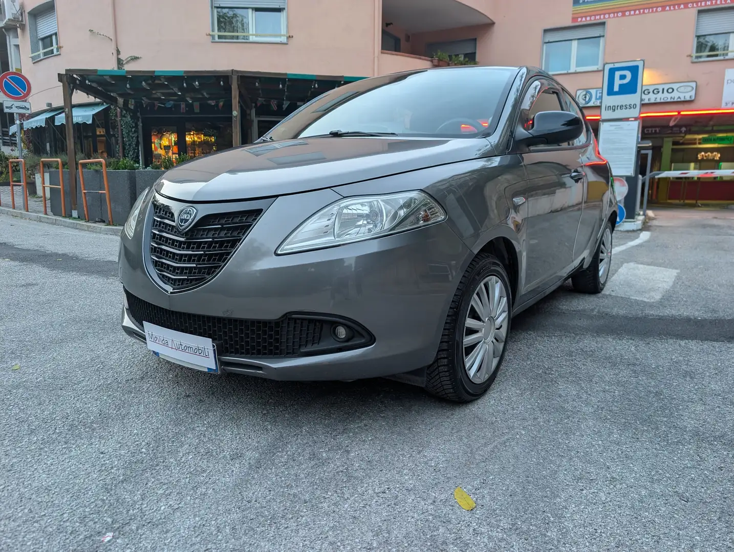 Lancia Ypsilon Ypsilon III 2011 1.2 8v Platinum 69cv E6 Grijs - 1