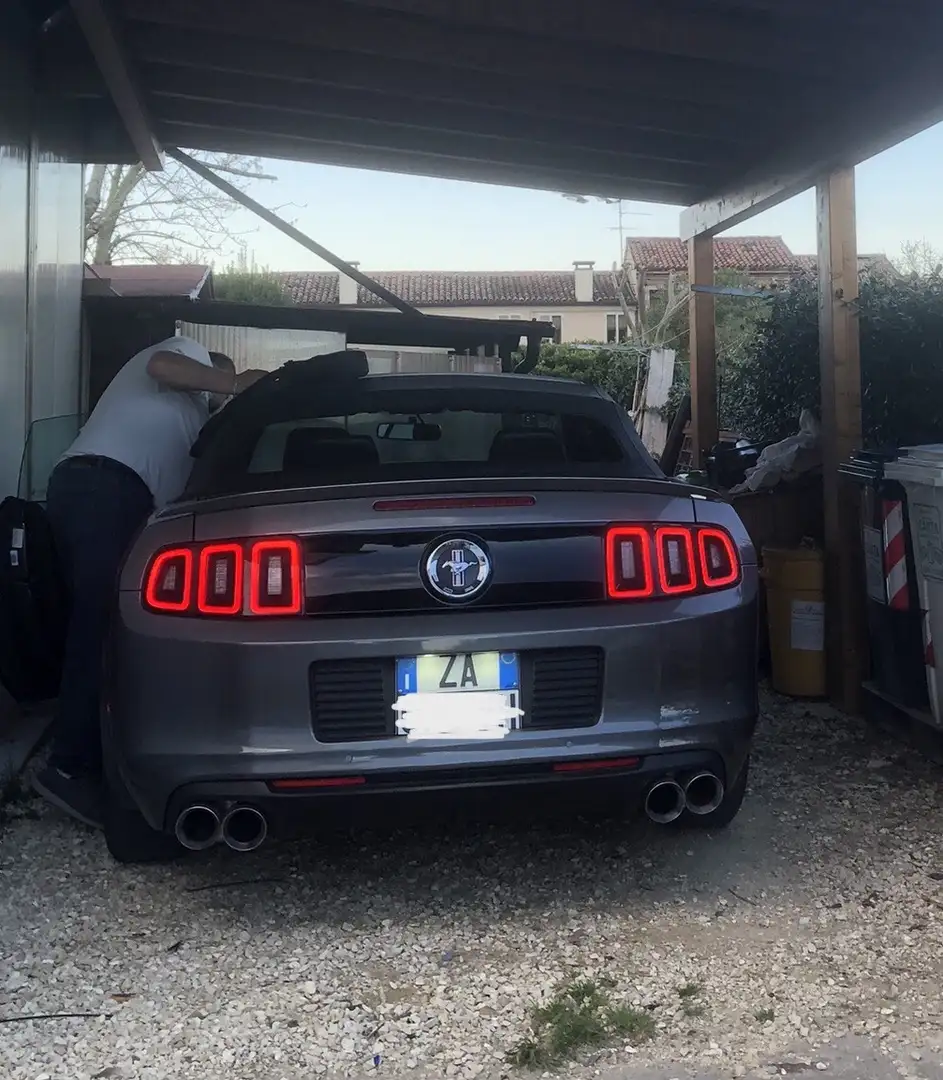 Ford Mustang coupè/ cabrio Grigio - 2