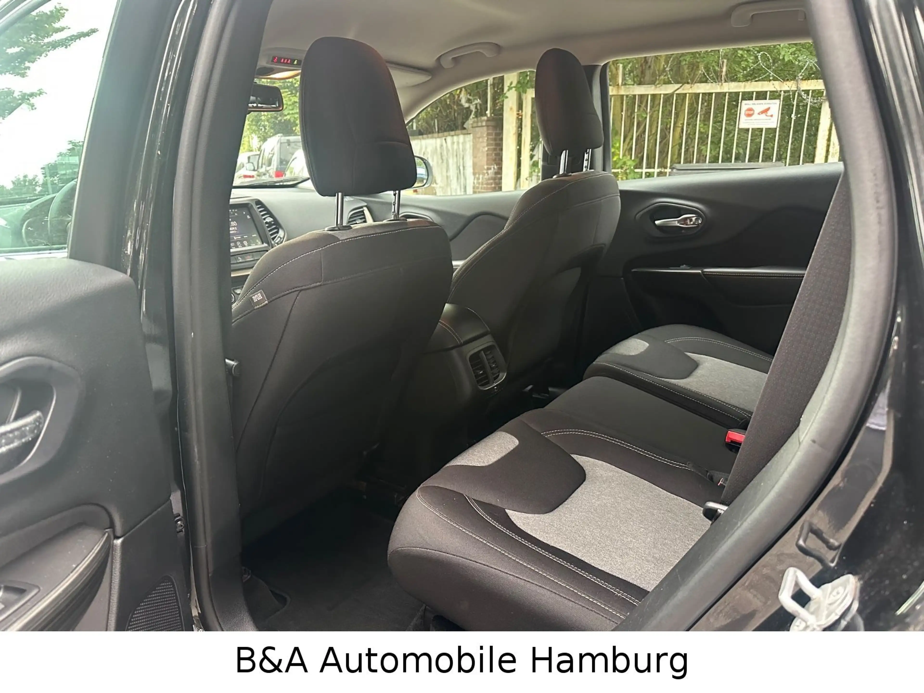 Jeep Cherokee Longitude 4WD 1 Hand+Tüv/Au Neu — photo 9