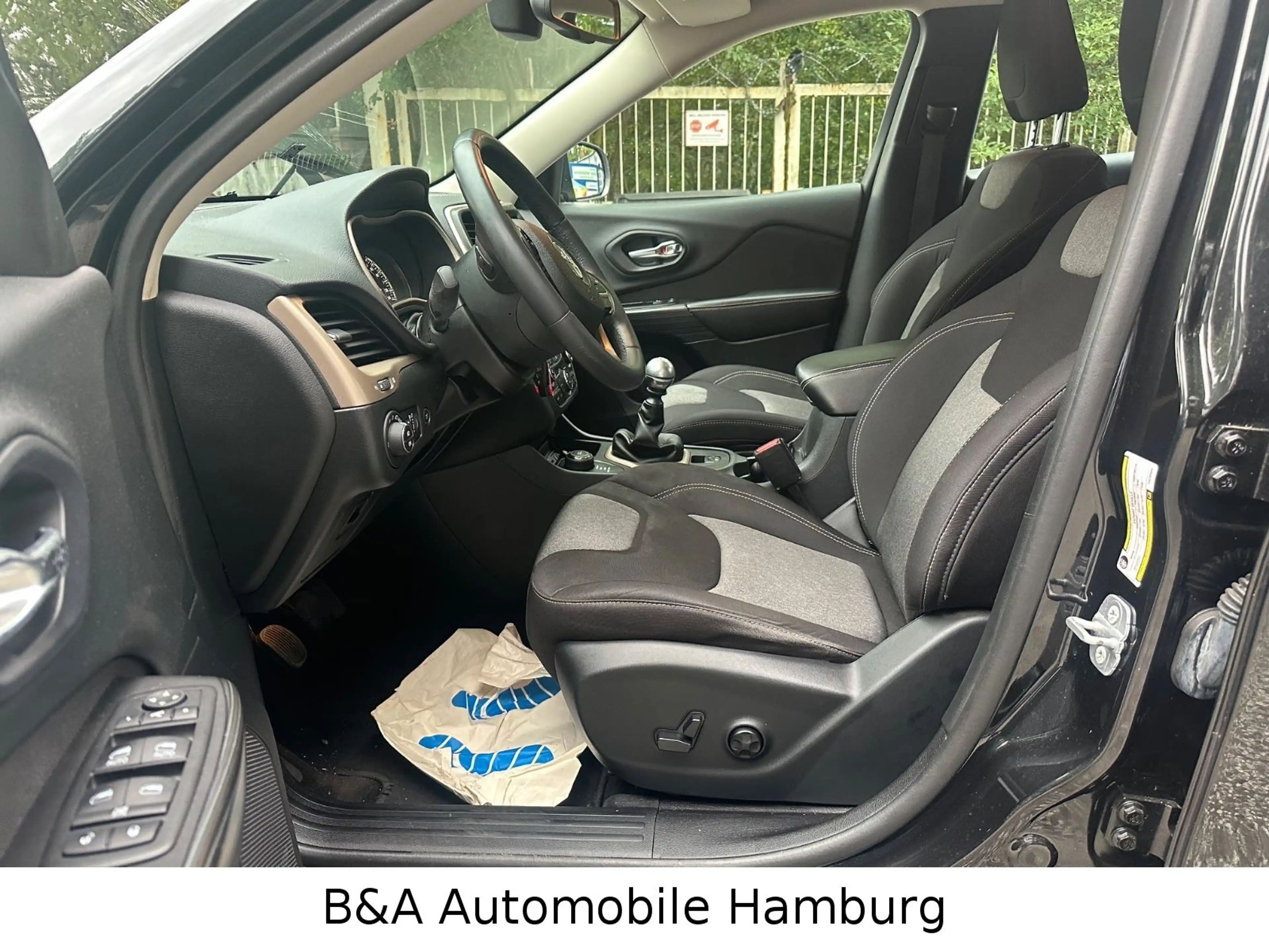 Jeep Cherokee Longitude 4WD 1 Hand+Tüv/Au Neu — photo 7