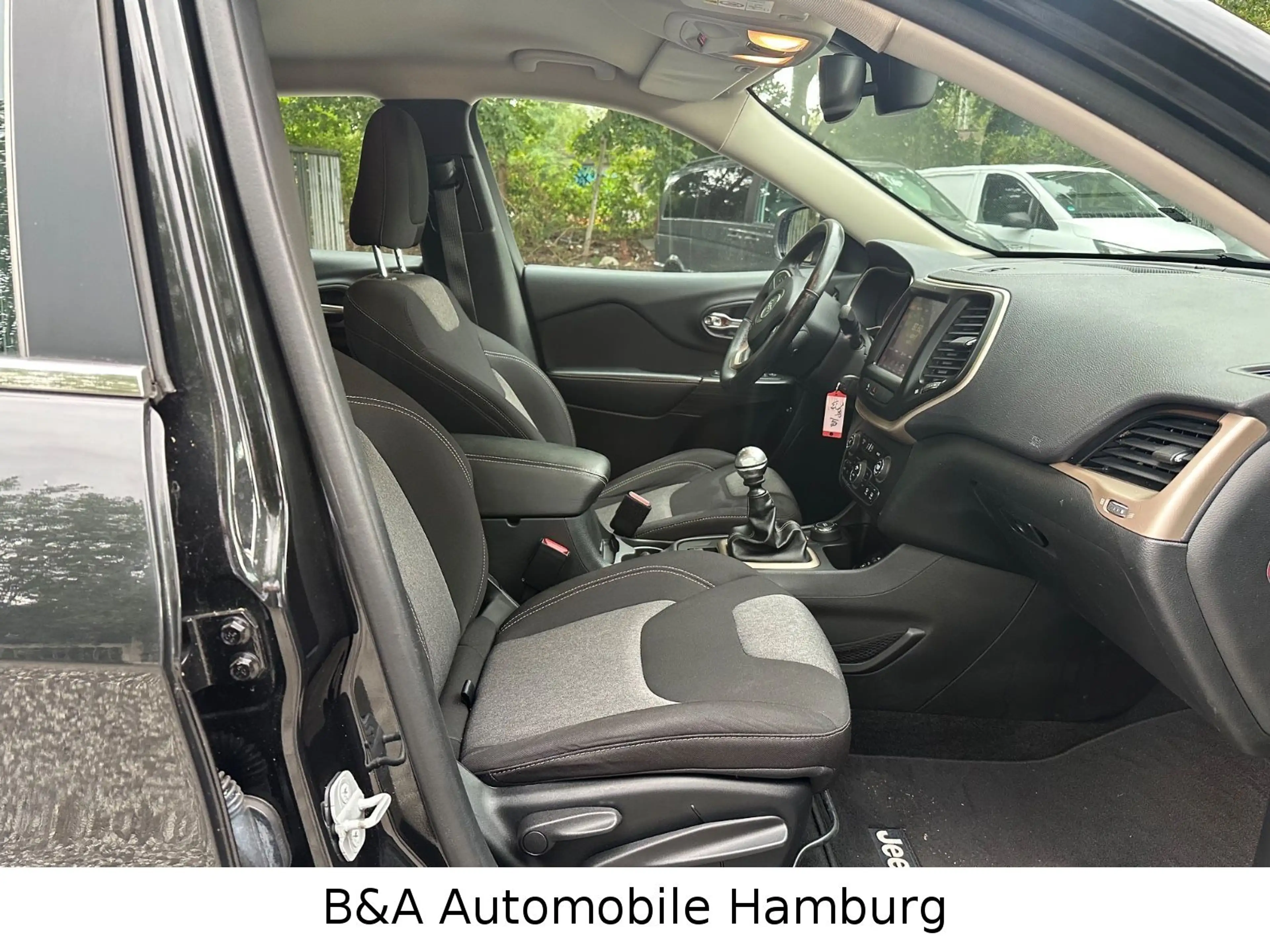 Jeep Cherokee Longitude 4WD 1 Hand+Tüv/Au Neu — photo 11