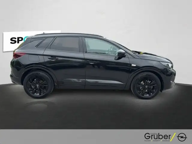 Opel Grandland view 4
