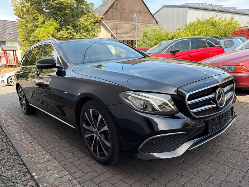 Mercedes-Benz E 220 T*Avantgarde*9G*4Matic*360°*AHK*Distronic* — photo 3