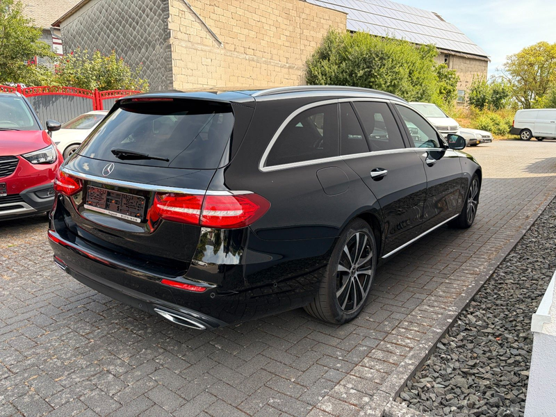 Mercedes-Benz E 220 T*Avantgarde*9G*4Matic*360°*AHK*Distronic* — photo 4