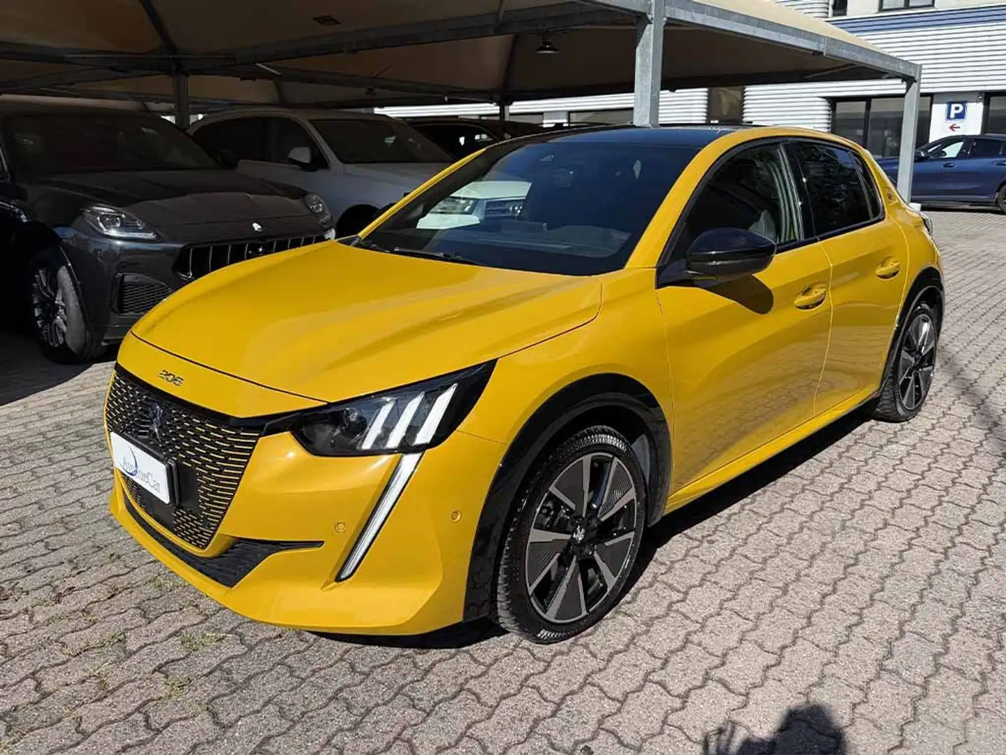 Peugeot e-208 GT Line 100kW TELECAMERA POST PREZZO REALE Giallo - 1