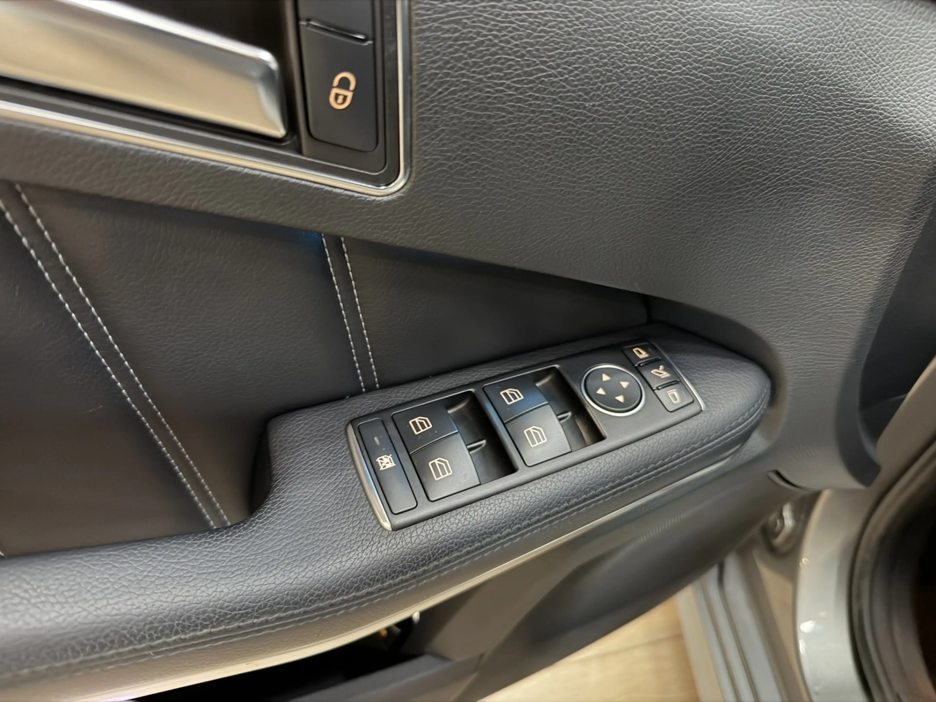 Mercedes-Benz E 200 Estate Prestige Avantgarde Airco ECC | Panorama | — photo 15