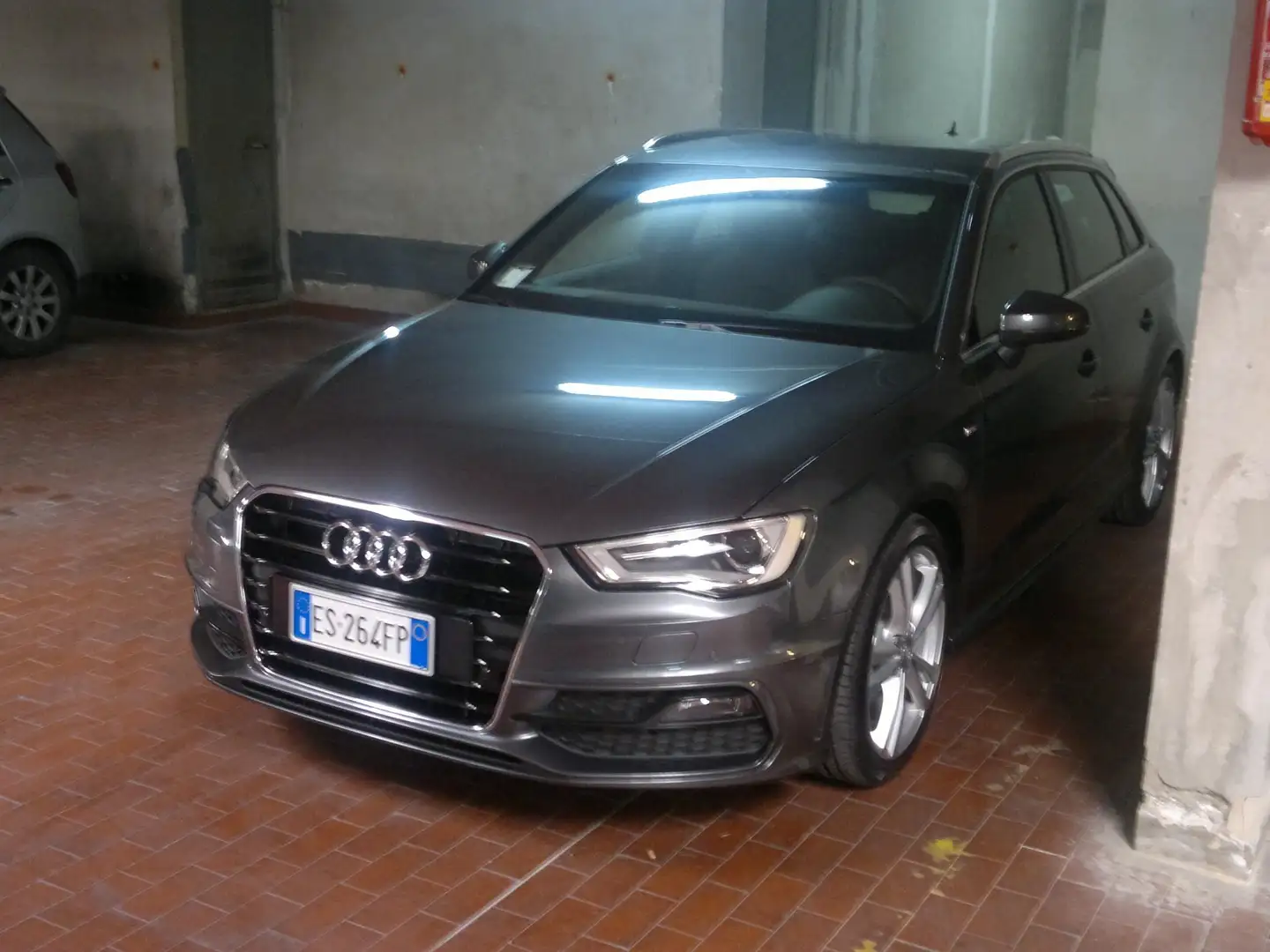 Audi A3 S-line 105 cv diesel Szary - 2