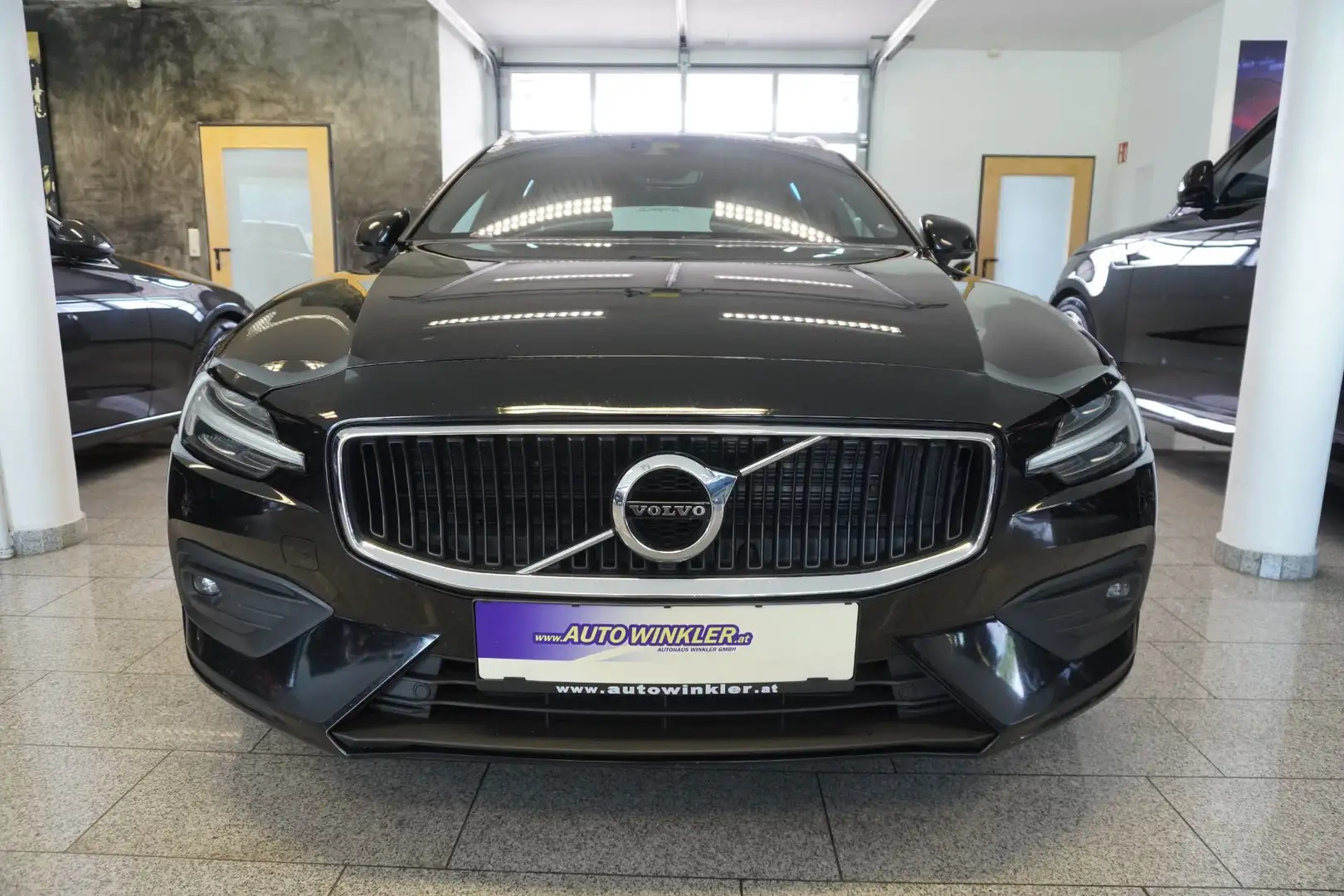 Volvo V60 D3 Momentum Pro Virtual/Navi/Teilleder/LED Schwarz - 2