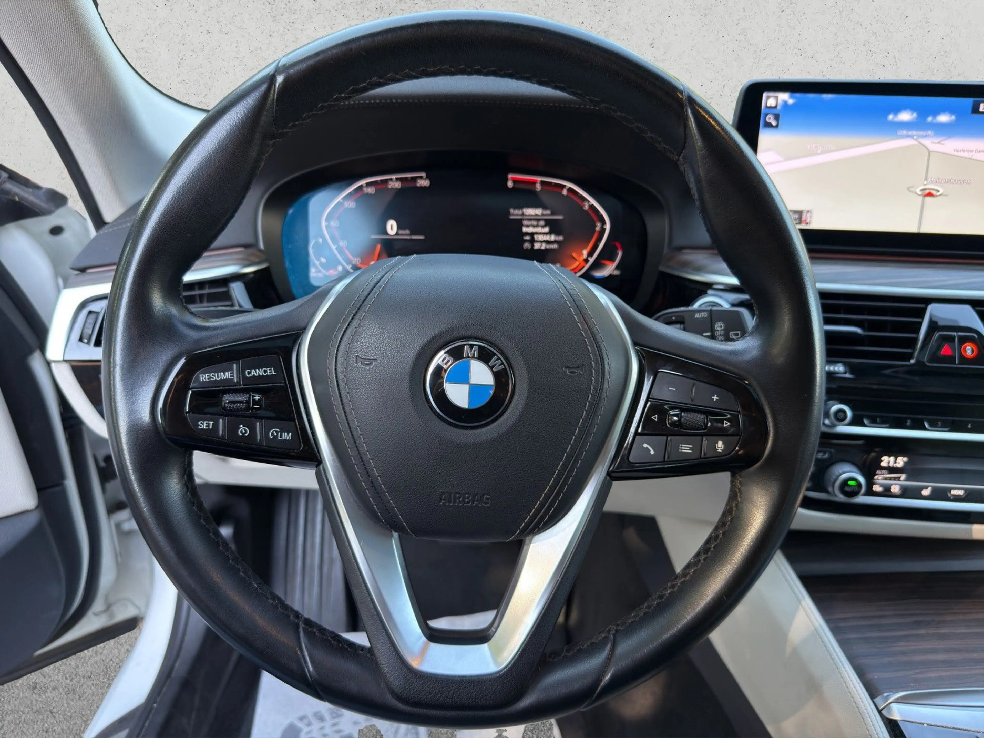 BMW 520 d Touring Luxury Line+PANO+AHK+Modellpflege++ — photo 15
