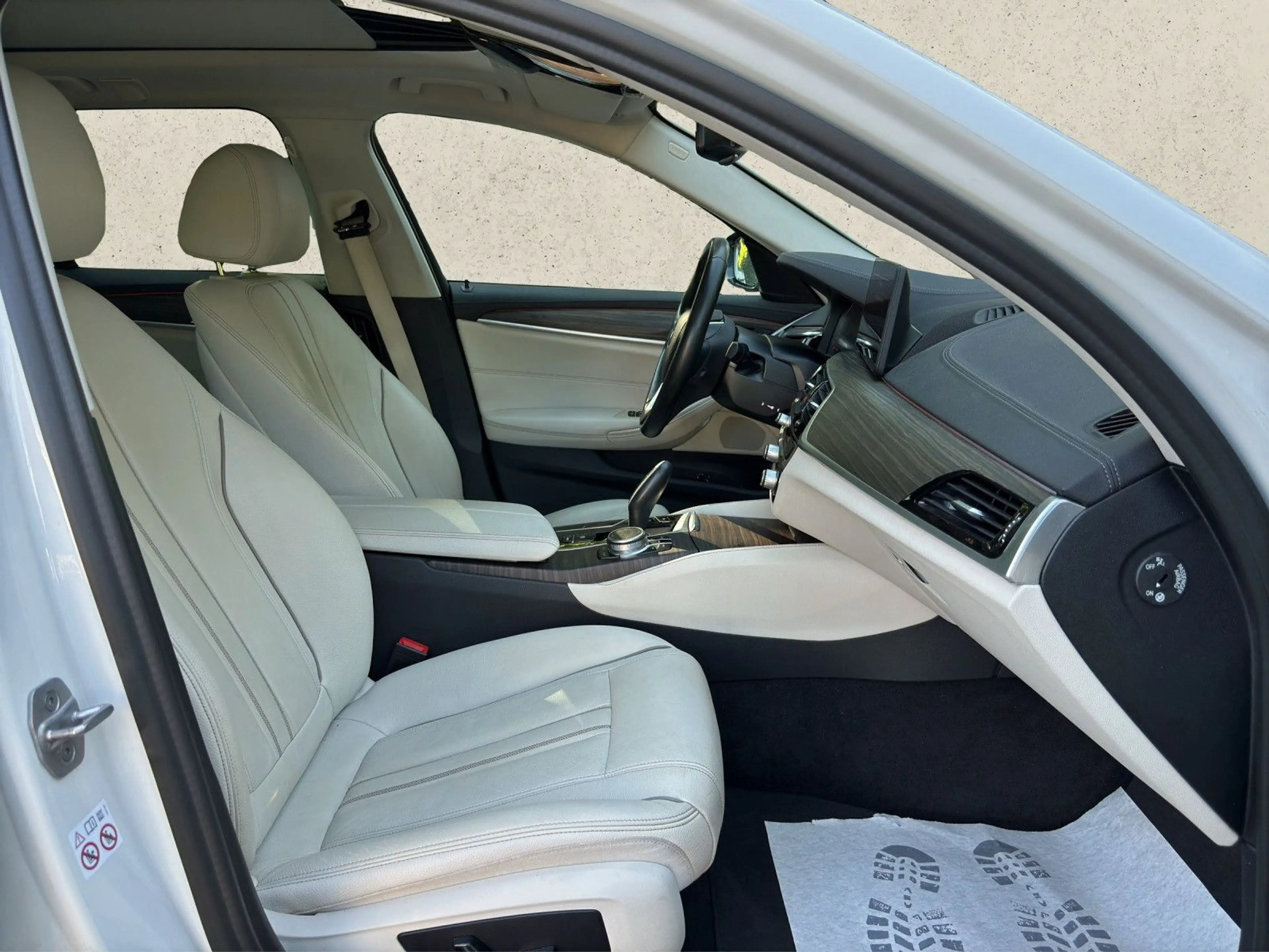 BMW 520 d Touring Luxury Line+PANO+AHK+Modellpflege++ — photo 13