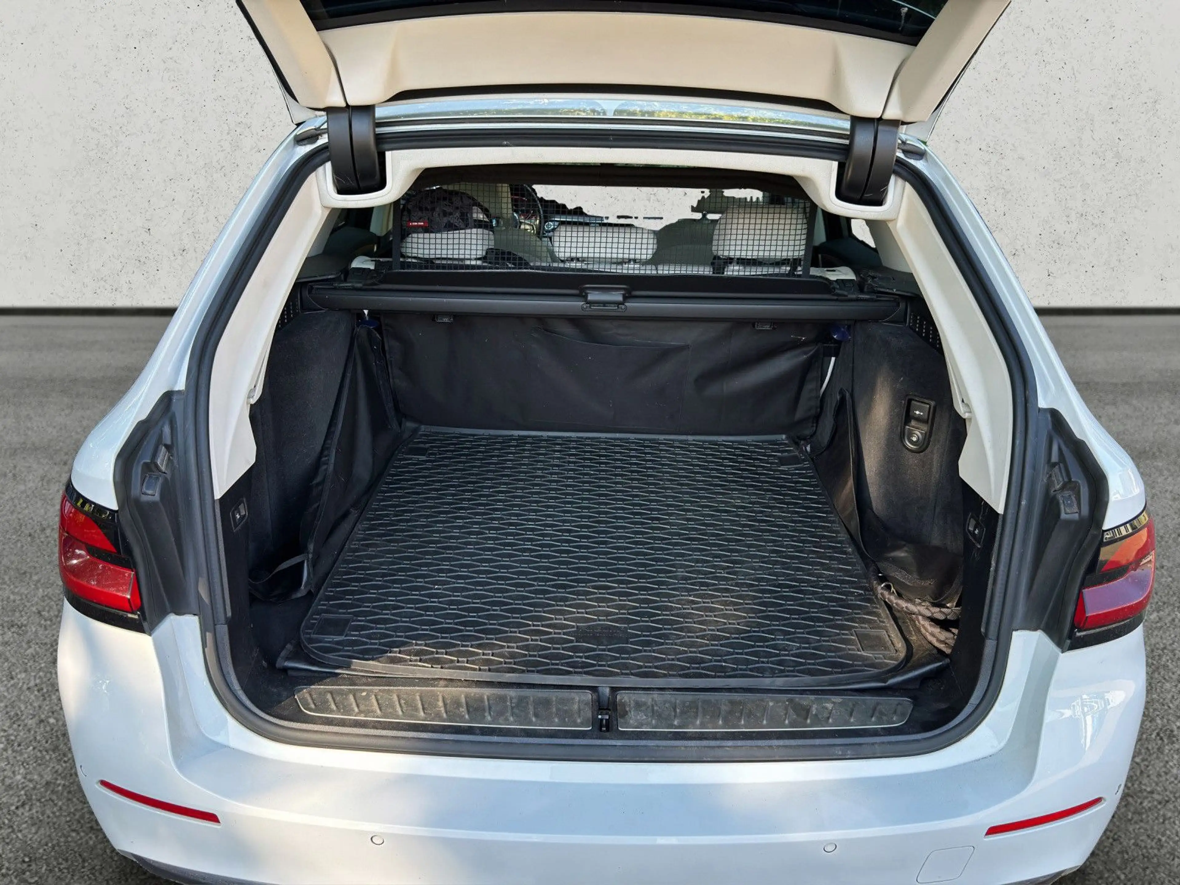 BMW 520 d Touring Luxury Line+PANO+AHK+Modellpflege++ — photo 11