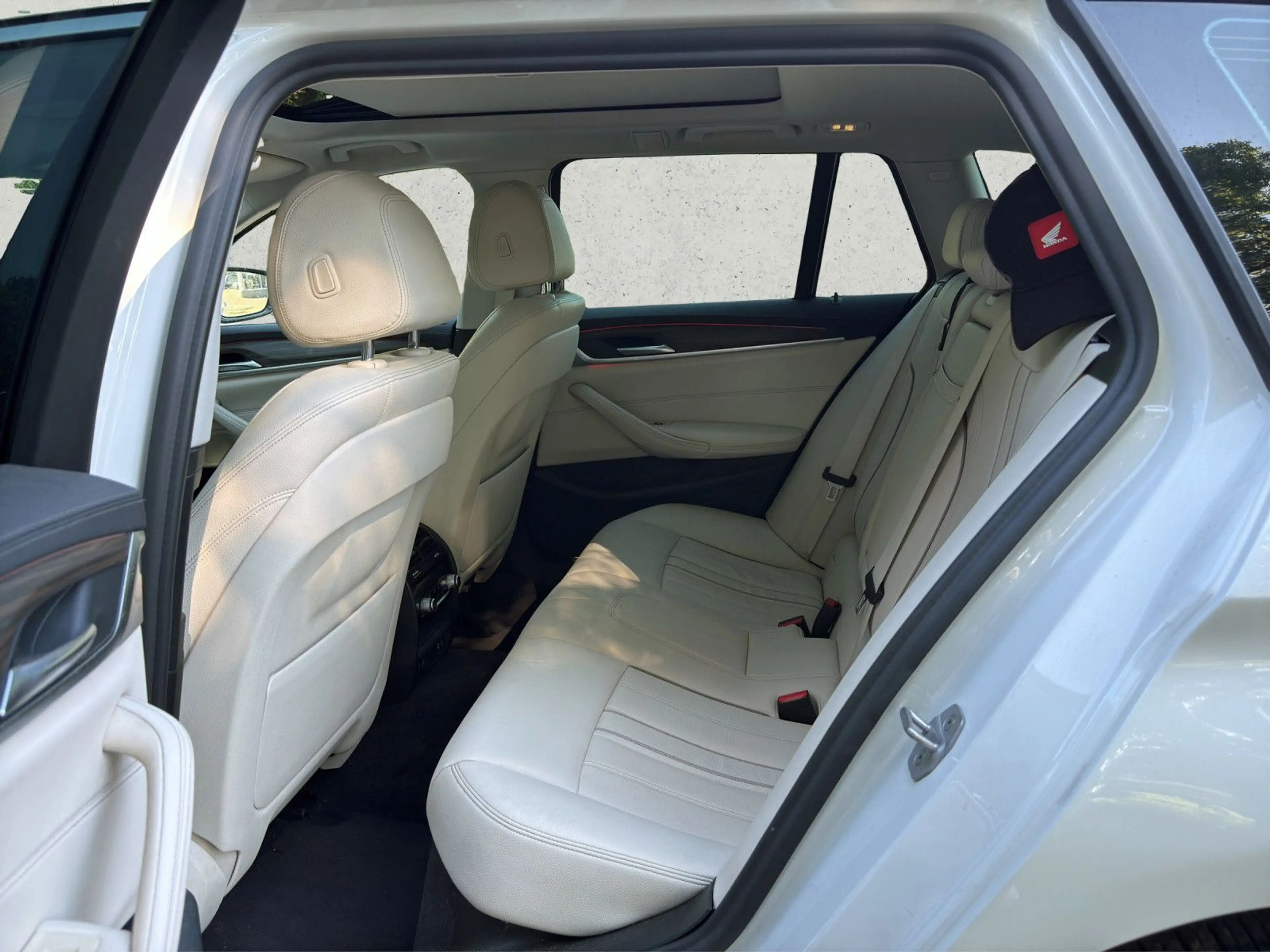 BMW 520 d Touring Luxury Line+PANO+AHK+Modellpflege++ — photo 10