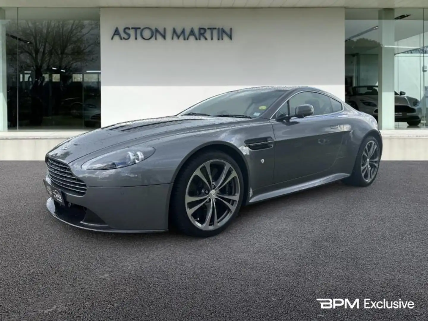 Aston Martin Vantage 5.9 V12 Grau - 1