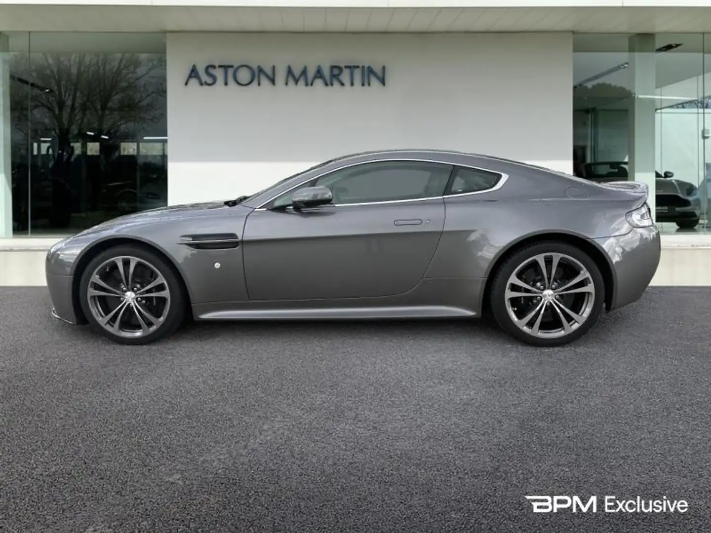Aston Martin Vantage 5.9 V12 - 2