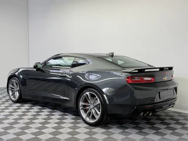 Chevrolet Camaro view 3
