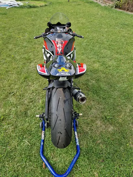 Suzuki GSX-R 600 - foto 8
