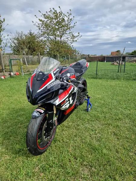 Suzuki GSX-R 600 - foto 7