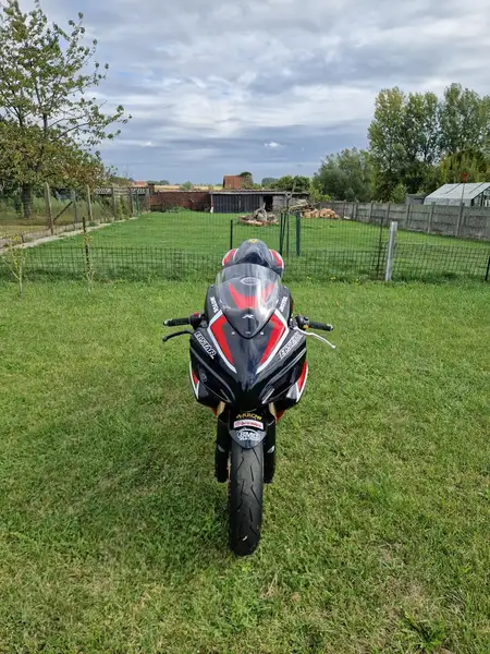 Suzuki GSX-R 600 - foto 6