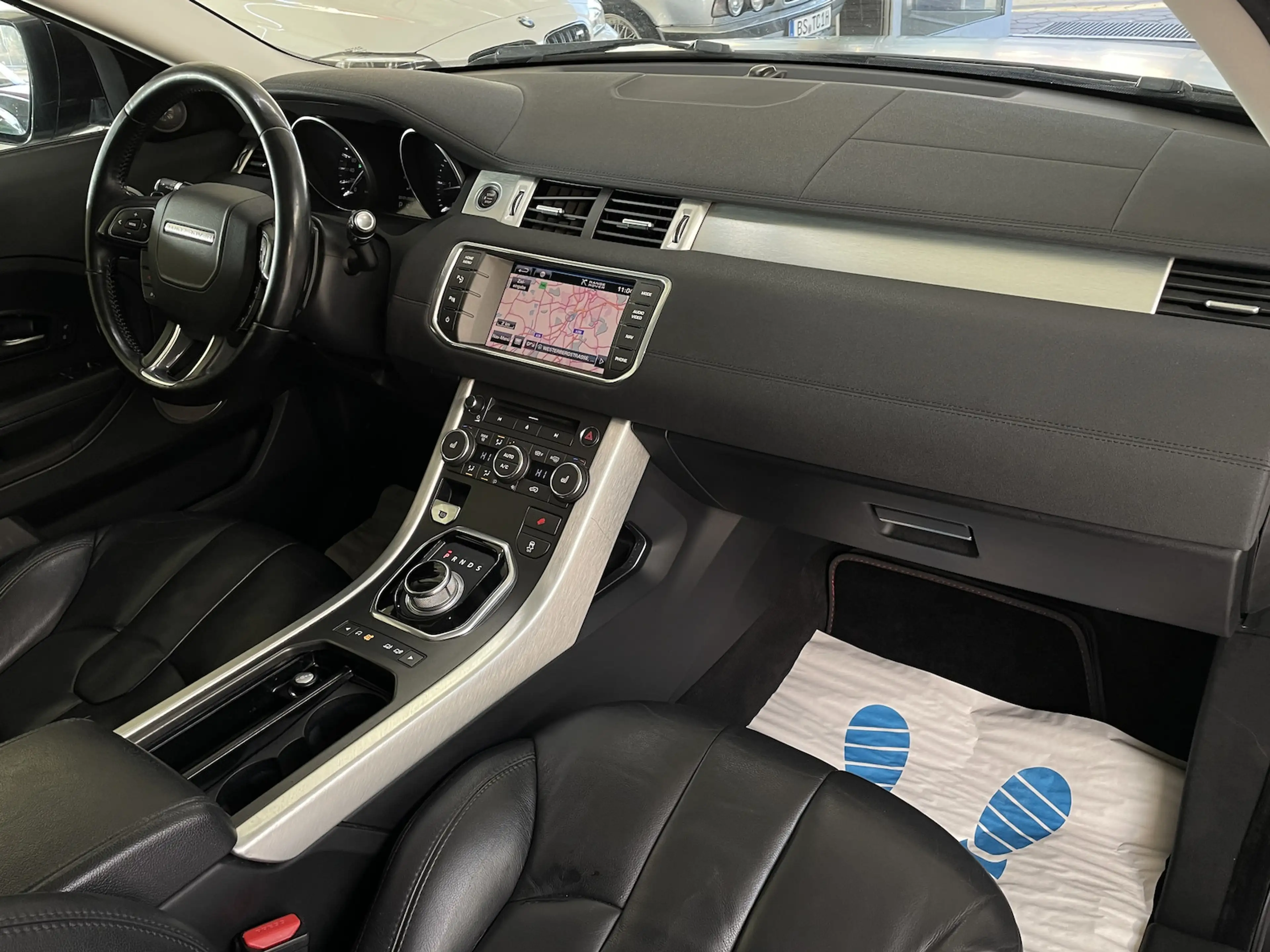 Land Rover Range Rover Evoque Pure Leder Navi Pano Kamera — photo 11