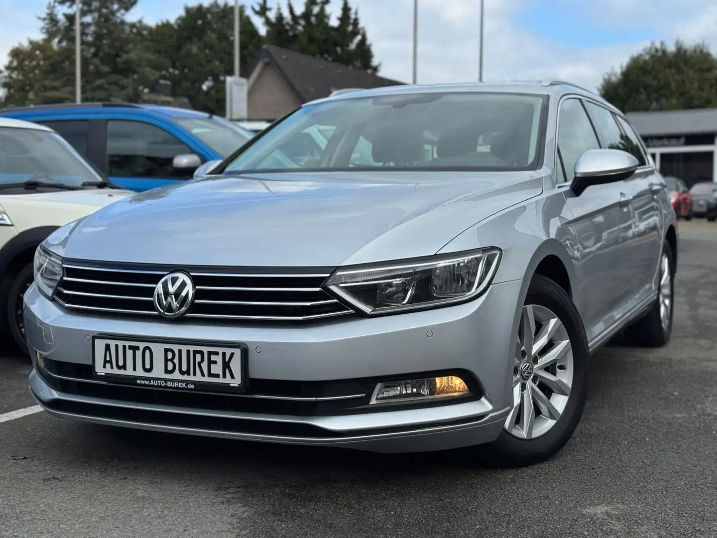Volkswagen Passat Variant Comfortline BMT Navi AHK FSE Shz Silber - 1