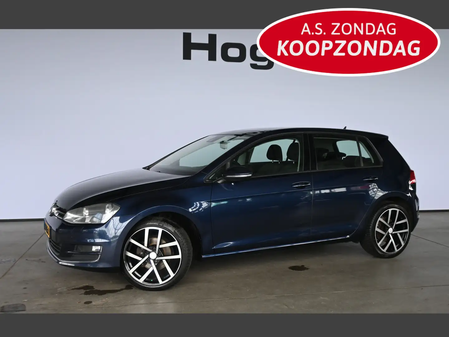 Volkswagen Golf 1.6 TDI Highline Automaat Navigatie Panoramadak Go Blauw - 1